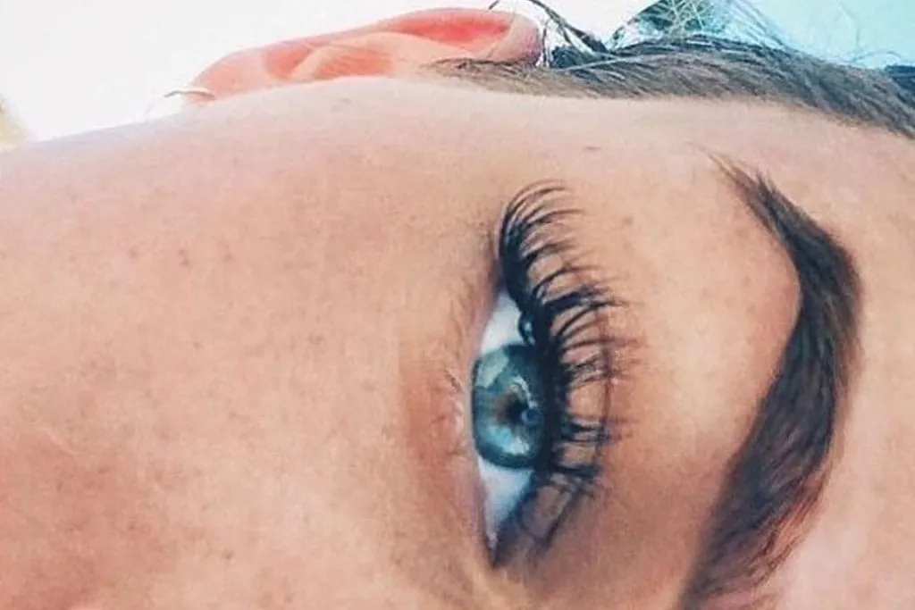 Top Tips For Prolonging Your Eyelash Extensions