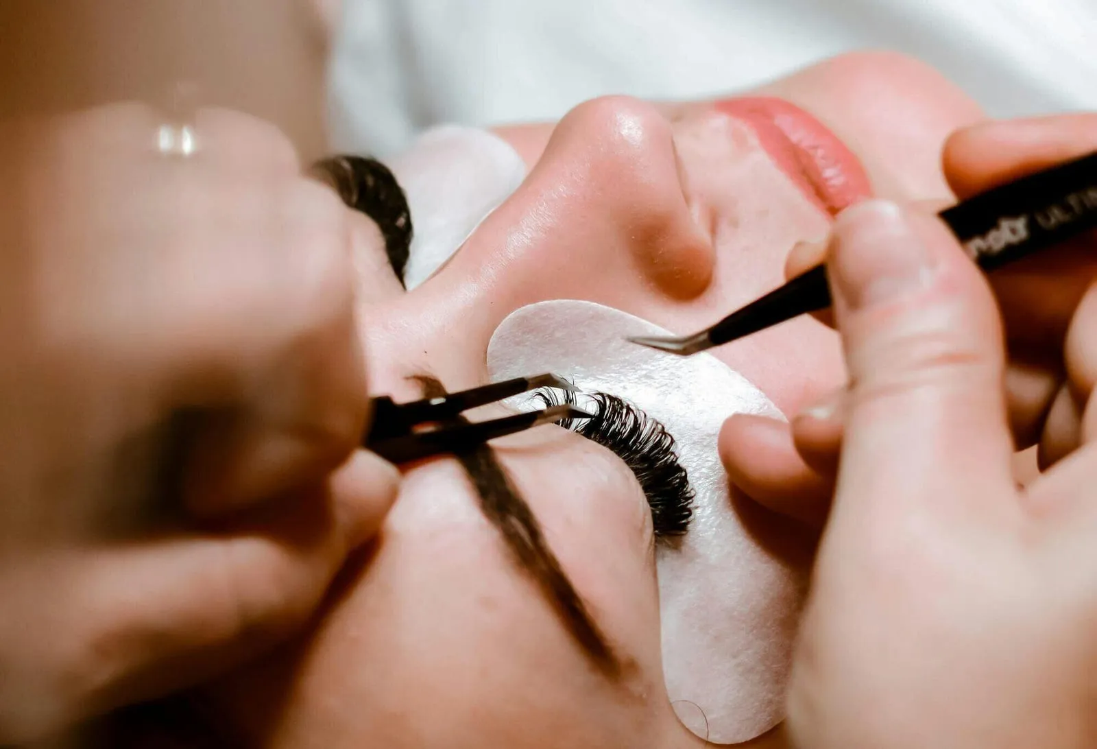 Lash lift vs lash extensions